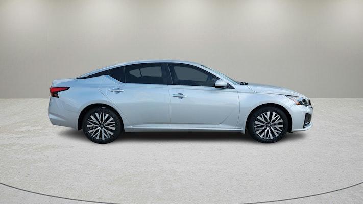 2025 Nissan Altima 2.5 SV photo 3