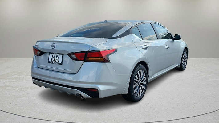 2025 Nissan Altima 2.5 SV photo 4