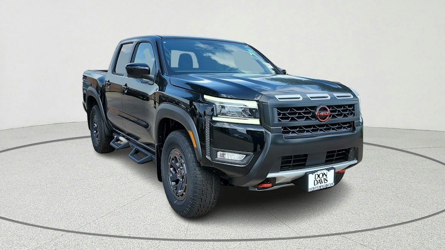 2025 Nissan Frontier PRO-4X photo 2