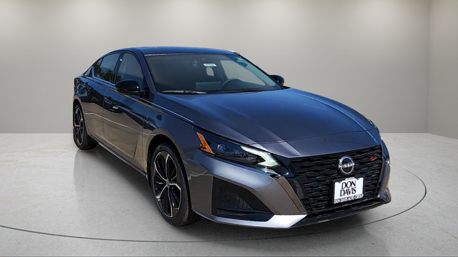 2025 Nissan Altima SR photo 2