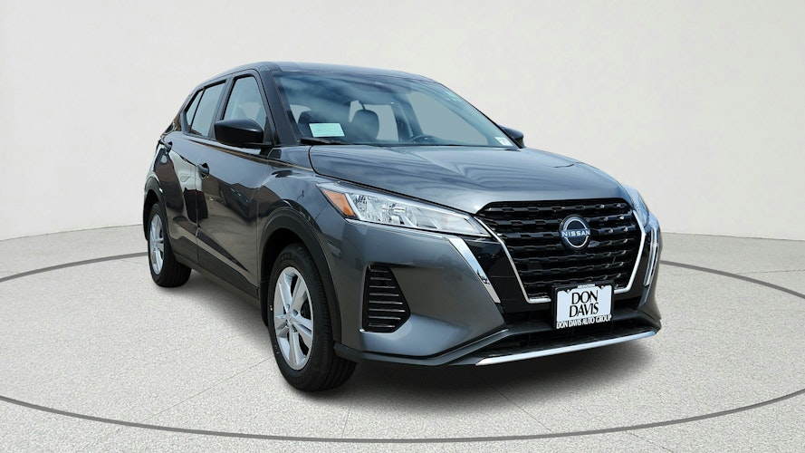 2025 Nissan Kicks Play S photo 3