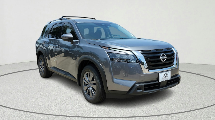 2025 Nissan Pathfinder S photo 6