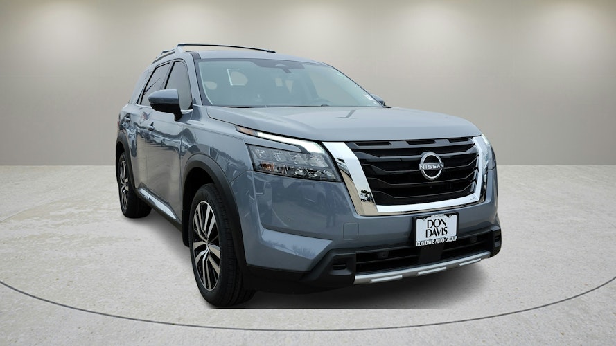 2025 Nissan Pathfinder Platinum photo 4