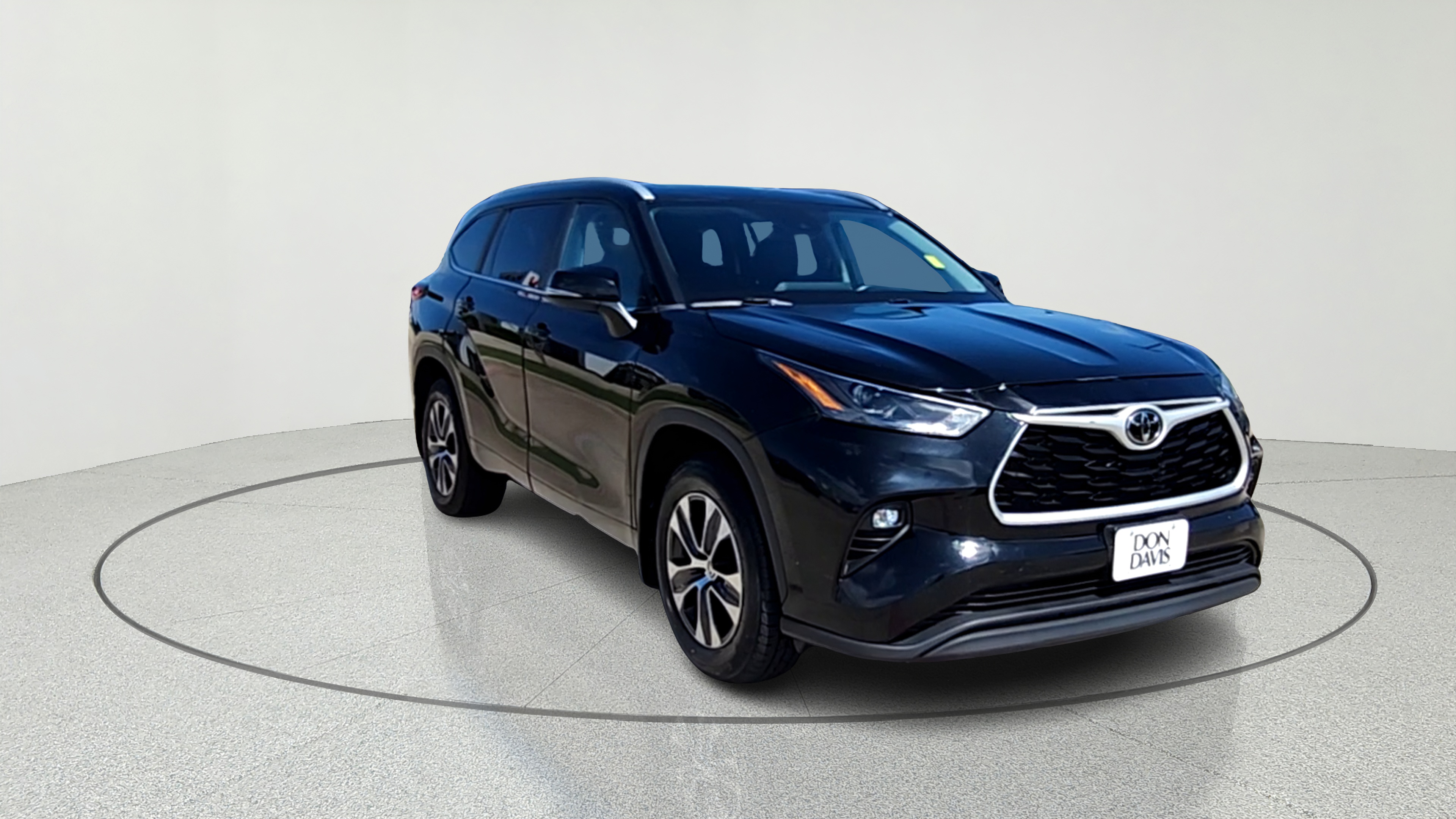 Used Midnight Black Metallic 2023 Toyota Highlander XLE for Sale