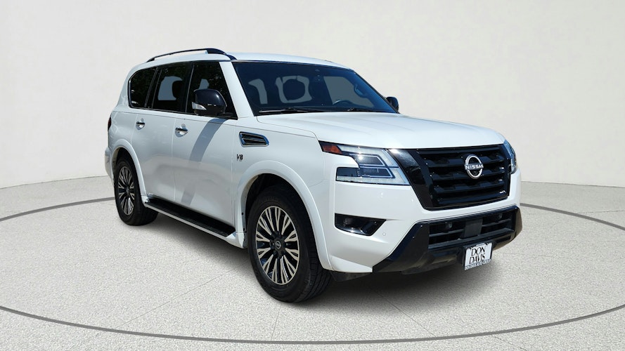 2023 Nissan Armada SV photo 3